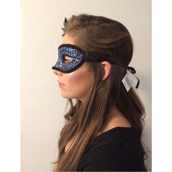 Mardi Gras Mask - Picture 4 of 10